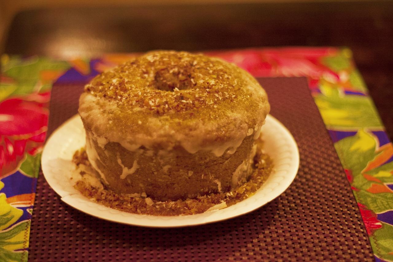 Bolo de Pinhão - Coberto com calda de limão 